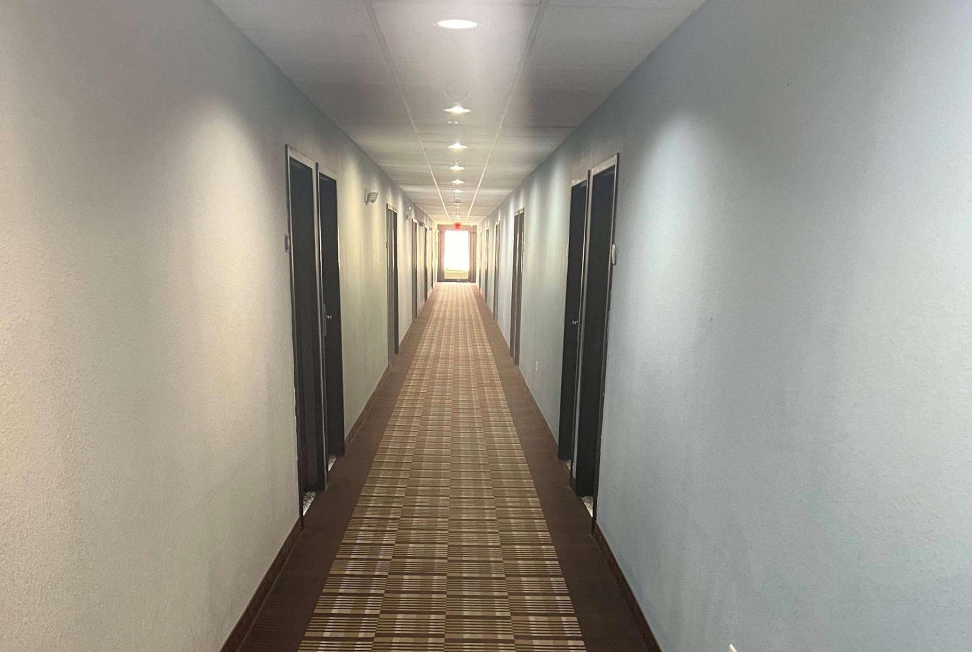 Days Inn By Wyndham Alva Exteriör bild